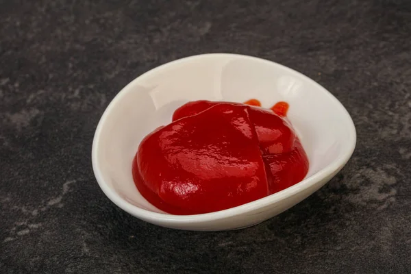 Ízletes Paradicsom Ketchup Tálban — Stock Fotó