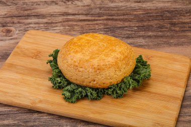 Tütsülenmiş Gürcistan geleneksel suluguni peyniri.