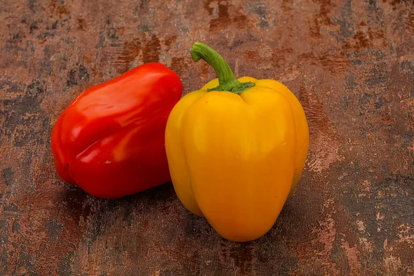 Two Ripe Sweet Bulgarian Bell Peppers — Stock Photo, Image