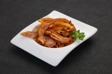 Kasede domuz kulağı var.