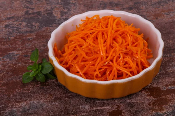 Korean Cattot Snack Salad Bowl Served Basil Leaves — Stock Photo, Image