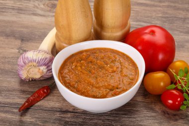 Meşhur İspanyol soğuk domates çorbası.