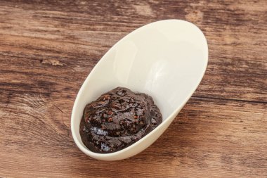 Kasede acı biber sosu var.