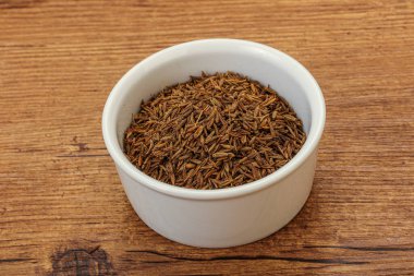 Aroma mutfağı kâsede kurutulmuş zeera tohumları.