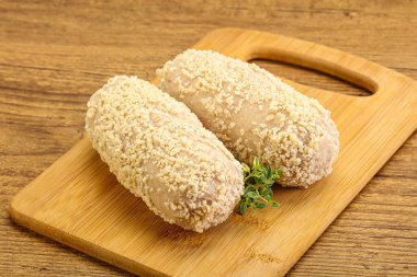 Fırında pişmemiş tavuk pirzolası.