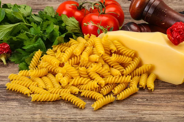 Pasta Italiana Cruda Girandole Cottura Verdure Servite — Foto Stock