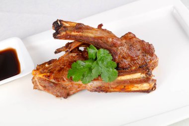 Kişniş yapraklı kuzu rostosu