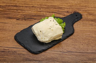 Izgara için naneli Yunan Halloumi peyniri