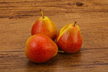 Tatlı olgun armut alabalığı meyvesi