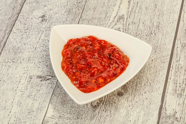 Ζεστή Πικάντικη Σάλτσα Ντομάτας Στο Μπολ — Φωτογραφία Αρχείου