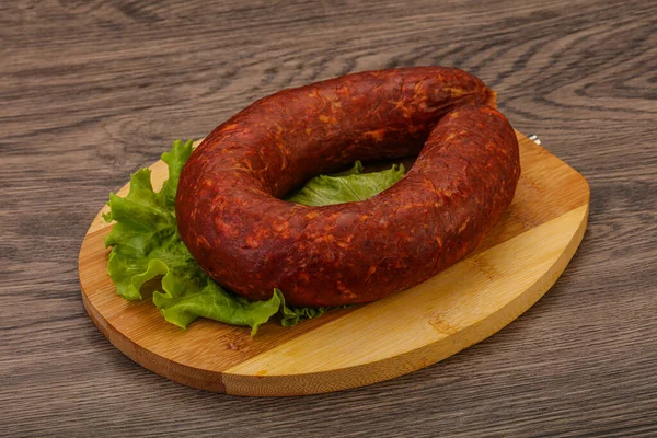 Krakowska Wurst Über Dem Brett Mit Kräutern Und Gewürzen — Stockfoto