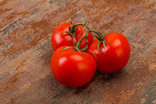 Czerwona Jasna Dojrzała Gałąź Pomidora — Zdjęcie stockowe