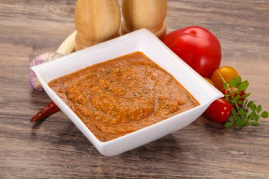 Meşhur İspanyol soğuk domates çorbası.