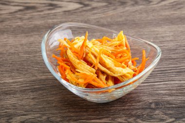 Havuçlu ve baharatlı Kore soya kuşkonmazı.