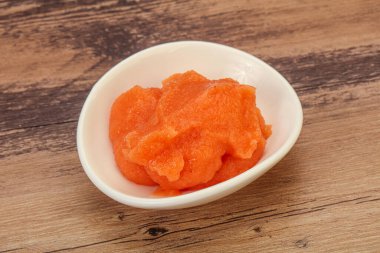 Balık yumurtası kasede atıştırmalık