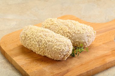 Fırında pişmemiş tavuk pirzolası.