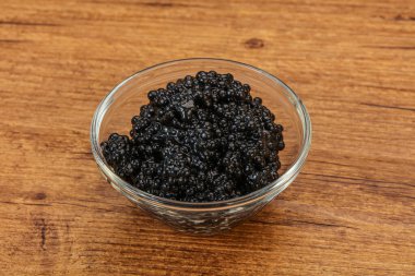 Lüks balık, kâsede siyah havyar.