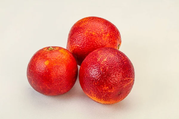 Vermelho Doce Laranja Sobre Fundo Natural — Fotografia de Stock