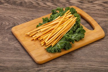 Kafkas peynirli çubuklar güvertede