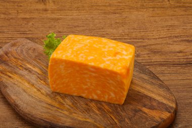 Sütlü mermer peynir tuğlası.