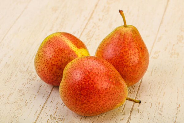 Сладкие спелые грушевые плоды форели