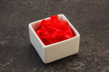 Asya mutfağı terbiye edilmiş zencefil kökü kasede.