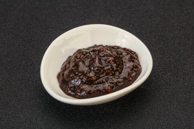 Kasede acı biber sosu var.