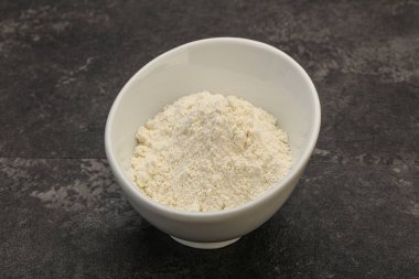 Buğday unu kasede yemek pişirmek için.