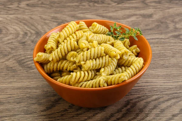 Paste Italiene Fusilli Sos Pesto — Fotografie, imagine de stoc