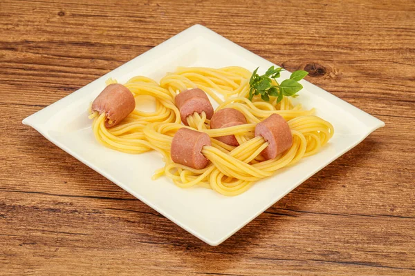 Kids Pasta Spaghetti Sausages Basil — Stock Photo, Image