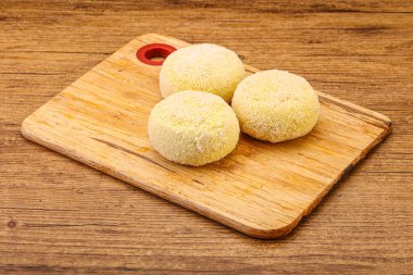 Çiğ patates ezmesi - doldurulmuş patates pirzolası - pişirmek için.