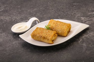 Ekşi kremalı krep.