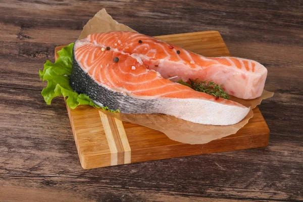 Bistecca Salmone Cruda Con Sale Pepe Pronta Griglia — Foto Stock