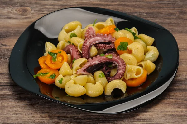 Pasta Met Octopus Peterselie Gele Tomaten — Stockfoto