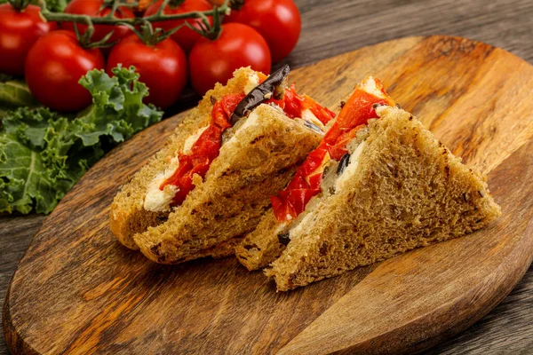 Сэндвич Баклажаном Сыром — стоковое фото