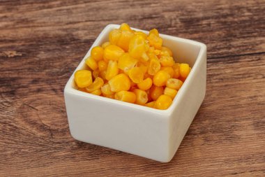 Tatlı salamura mısır tohumları kasede