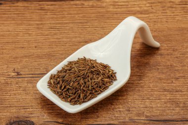 Aroma mutfağı kâsede kurutulmuş zeera tohumları.