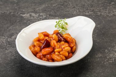 Domates sosunda çeşitli böbrekler pişirdim.