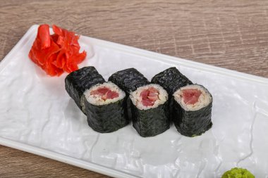 Ton balıklı geleneksel Japon Roll 'u