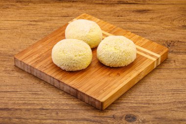 Çiğ patates ezmesi - doldurulmuş patates pirzolası - pişirmek için.