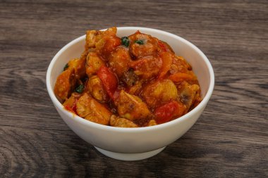 İstiridye soslu tavuk ve sebzeli kişniş.