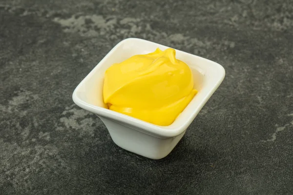 Tabaktaki Doğal Lezzetli Peynir Sosu — Stok fotoğraf