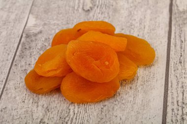 Tatlı, sarı, kurutulmuş kayısı yığını