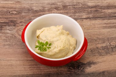 Vejetaryen yemeği. Zeytinyağlı humus sosu.