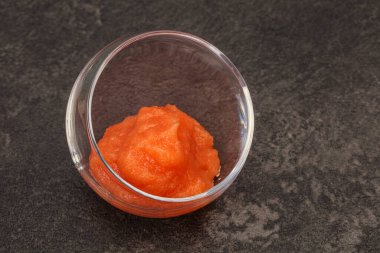 Balık yumurtası kasede atıştırmalık