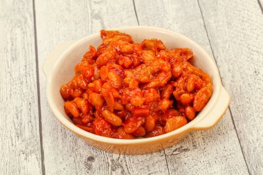 Domates soslu ve biberli fırında böbrek.