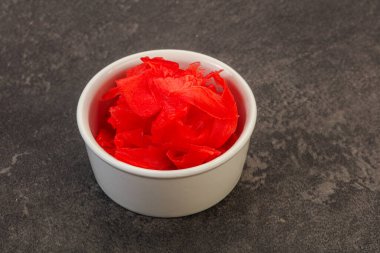 Asya mutfağı terbiye edilmiş zencefil kökü kasede.