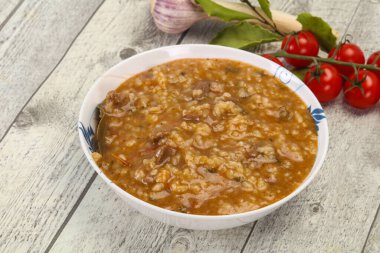 Kafkas Kharço çorbası, sığır eti ve pilav.