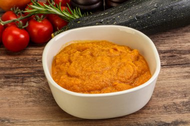 Vejetaryen mutfağı - Ot ve baharatlı kabak püresi