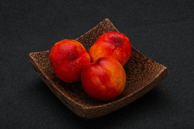 Olgun tatlı kırmızı Nectarine meyvesi